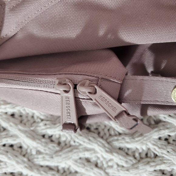 Herschel Supply Co. Weekender Country Women's Ash Rose Pink Tote Bag - Picture 13 of 15